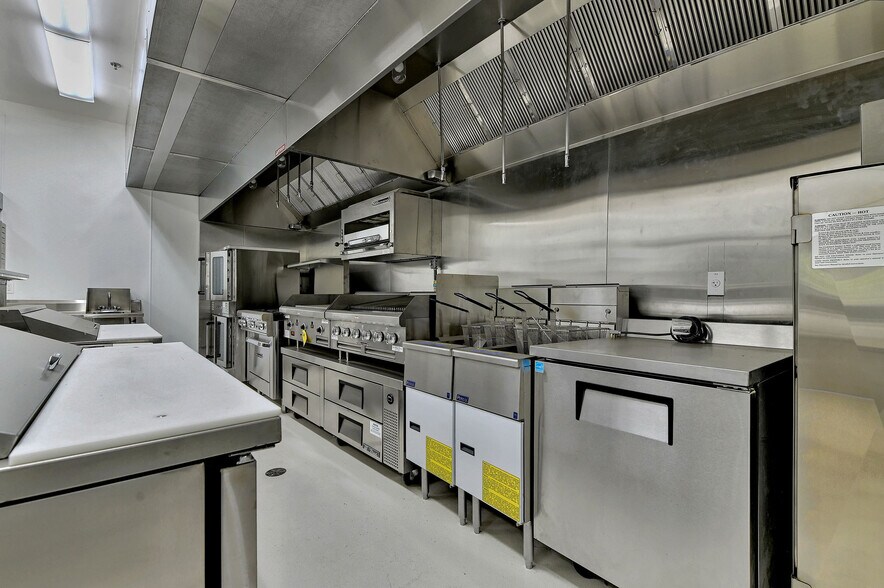 More Photos Of 208 S Green St, Sonora Restaurant For Sale