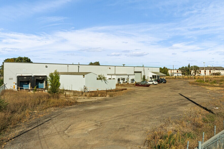 More Photos Of 2707 6th Ave, Anoka Warehouse For Sale