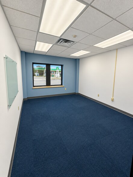 More Photos Of 302-304 Ohio St, Oshkosh Office For Sale