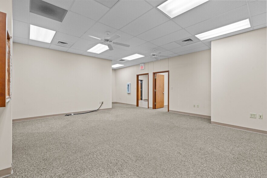 More Photos Of 311 N Waverly Ave, Springfield Warehouse For Lease