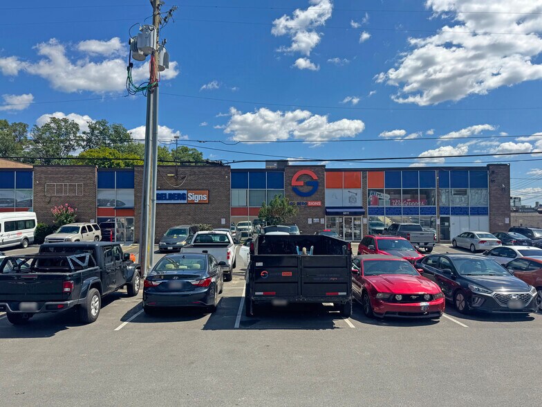 More Photos Of 6500-6527 Chillum Pl NW, Washington Warehouse For Lease