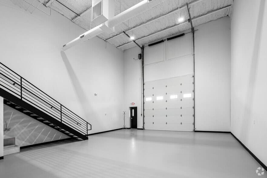 More Photos Of 7700 Broadway Ext, Oklahoma City Light Distribution For Sale