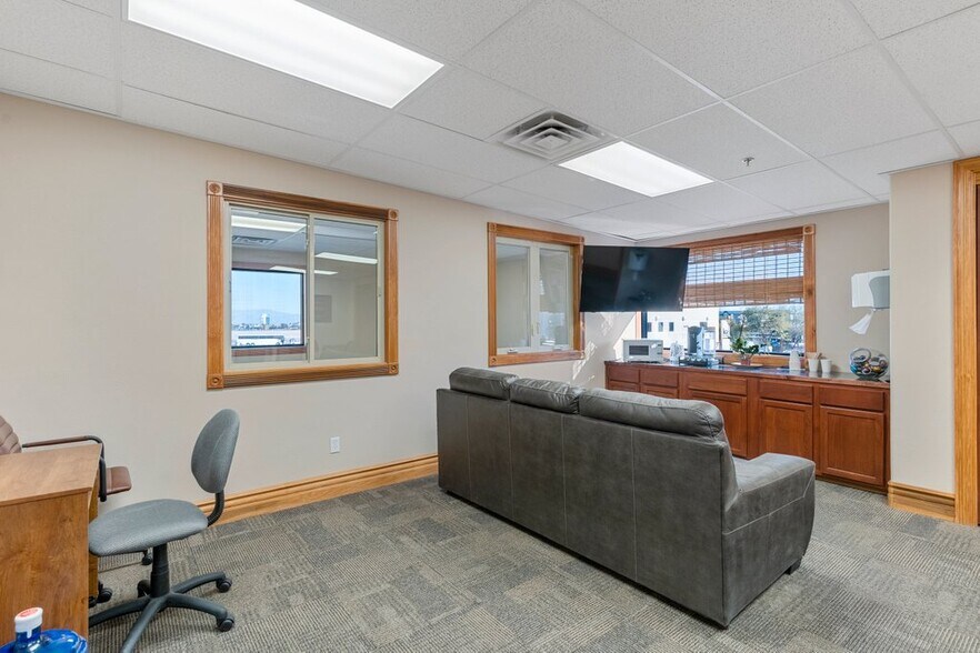 More Photos Of 4690 W Post Rd, Las Vegas Warehouse For Sale