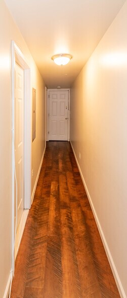 More Photos Of 316 S Broadway, Baltimore Storefront Retail Residential For Sale