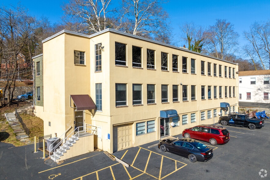 More Photos Of 690 N Broadway, White Plains Office For Sale