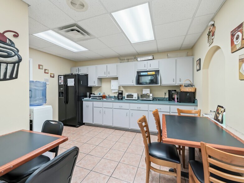 More Photos Of 1414 E Main St, Leesburg Medical For Sale