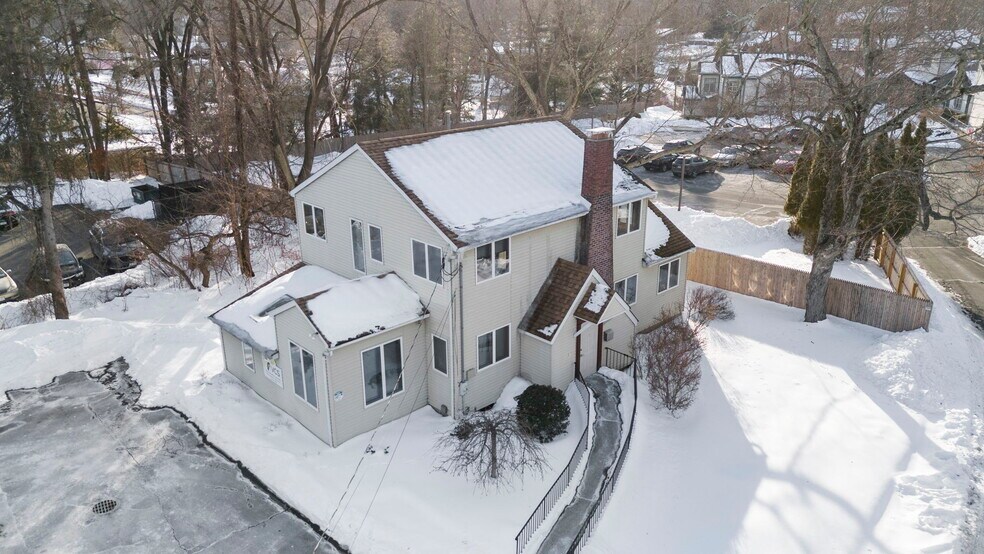 More Photos Of 7 Stokum Ln, New City Office For Sale
