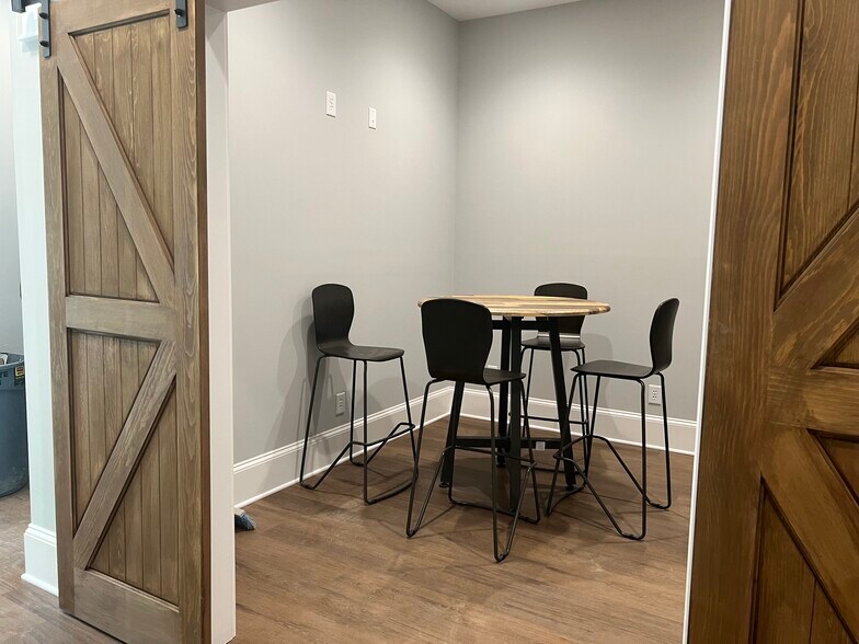 More Photos Of 250 W Pennsylvania Ave, Southern Pines Office For Lease