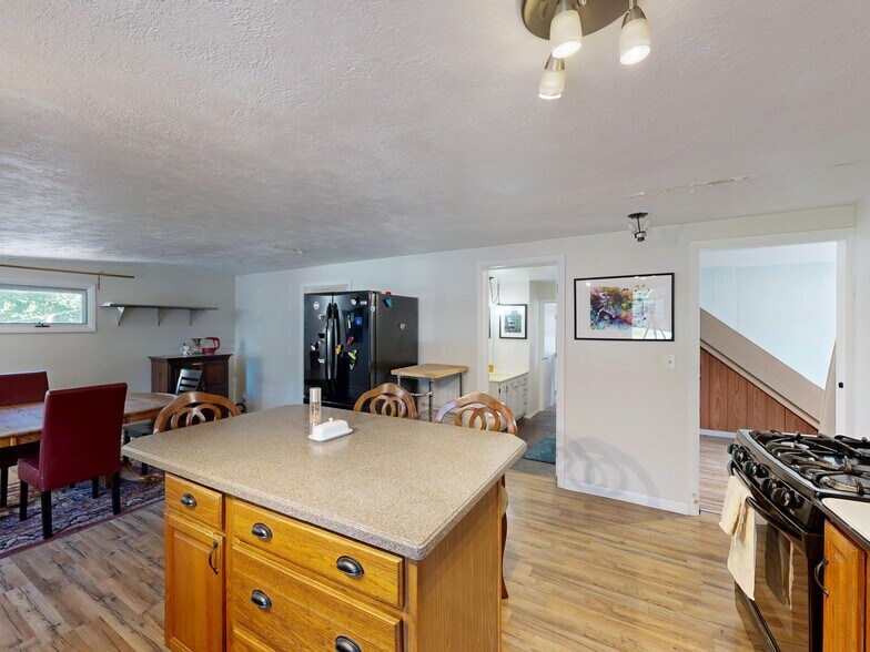 More Photos Of 6990 W Lake Rd, Fairview Restaurant For Sale