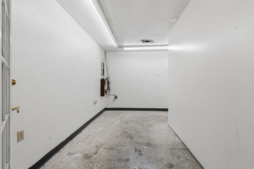 More Photos Of 516 FM 3083 Rd, Conroe Industrial For Lease