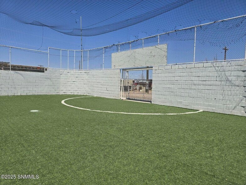 More Photos Of 990 Quesenberry St, Las Cruces Sports And Entertainment For Lease
