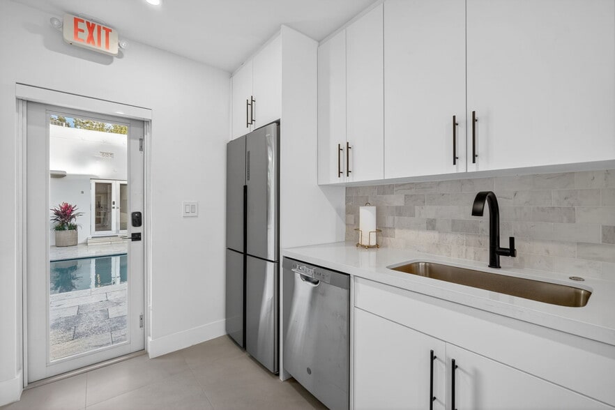 More Photos Of 8109 Harding Ave, Miami Beach Specialty For Sale