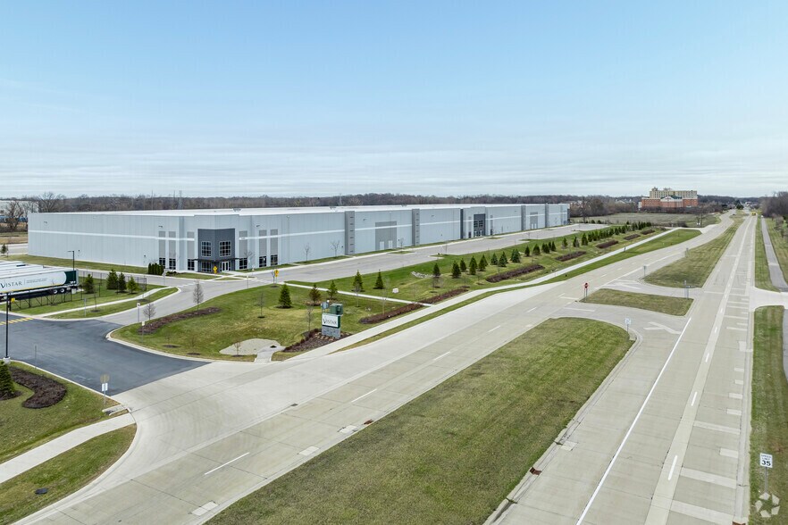 More Photos Of 32250 Smith Rd, Romulus Warehouse For Lease