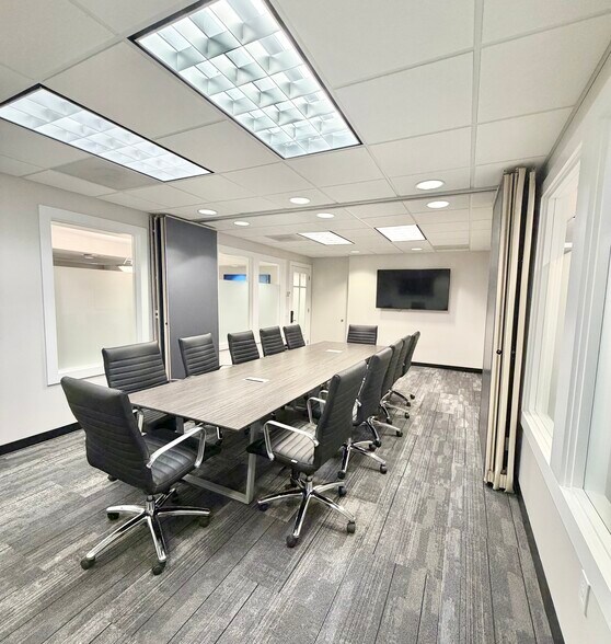 More Photos Of 4440 PGA Blvd, Palm Beach Gardens Coworking Space