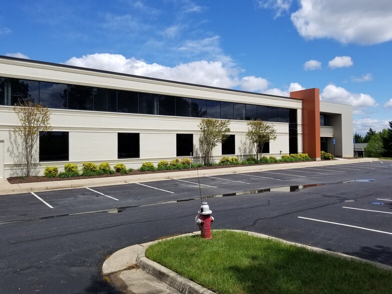 Primary Photo Of 251-255 Exchange Pl, Herndon Light Distribution For Lease