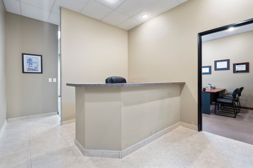 More Photos Of 1345 E Chandler Blvd, Phoenix Office For Lease