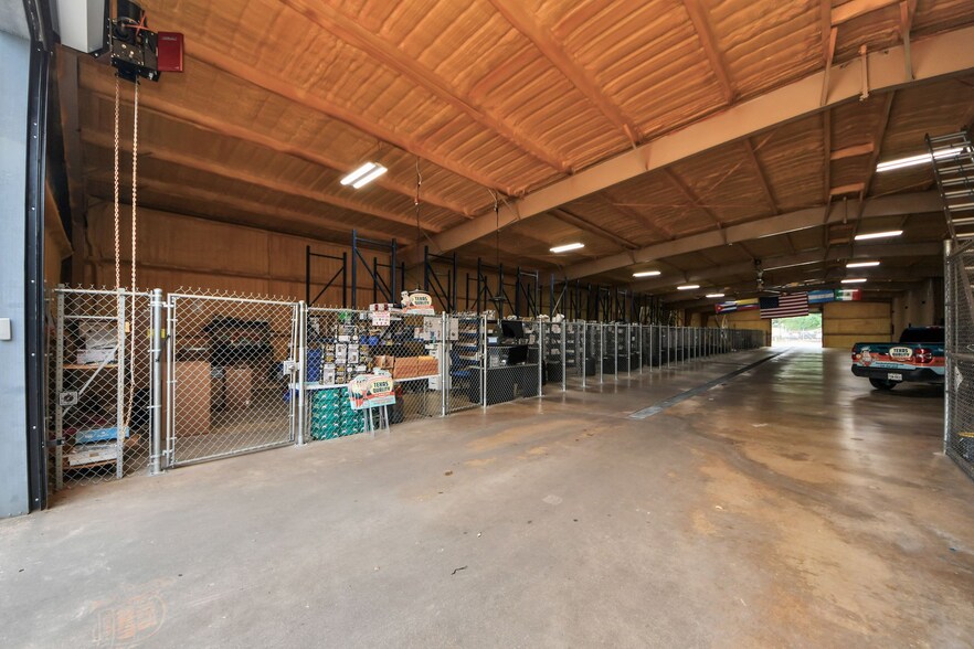 More Photos Of 10814 Woodedge Dr, Houston Warehouse For Sale