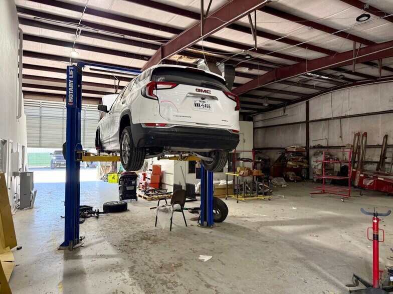 More Photos Of 10219 Culebra Rd, San Antonio Auto Repair For Lease