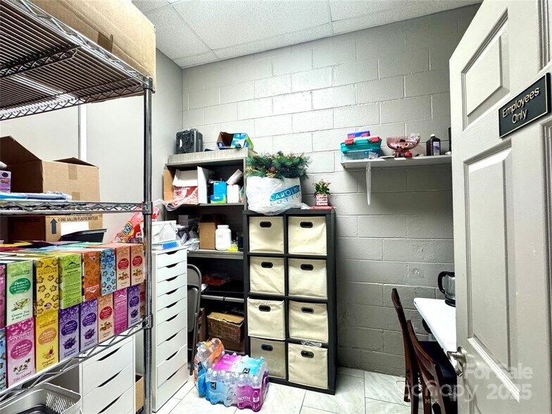 More Photos Of 110 Charleston Dr, Mooresville Office For Sale