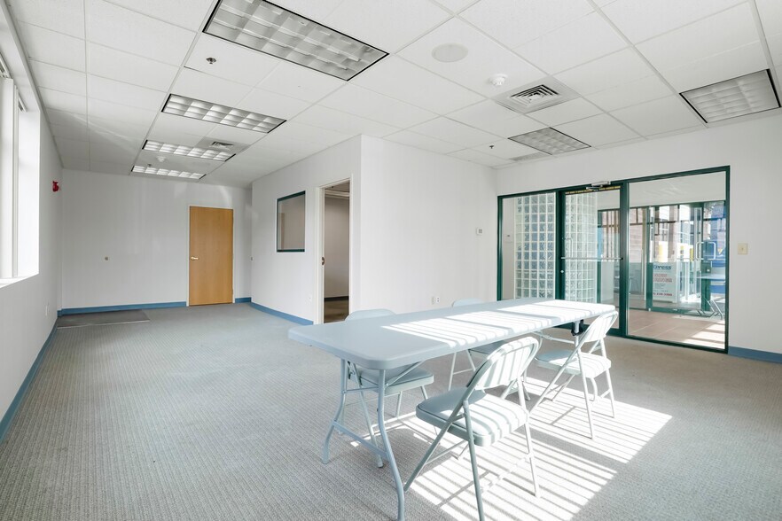 More Photos Of 651 Garrison St, Lakewood Office For Sale