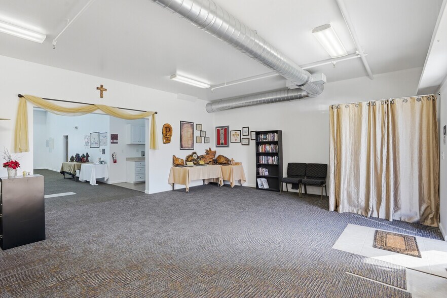 More Photos Of 203-205 W Central Ave, Lompoc Loft Creative Space For Sale