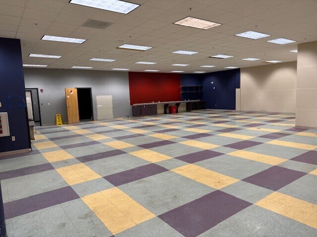 More Photos Of 1720 E Primrose St, Springfield Office For Lease