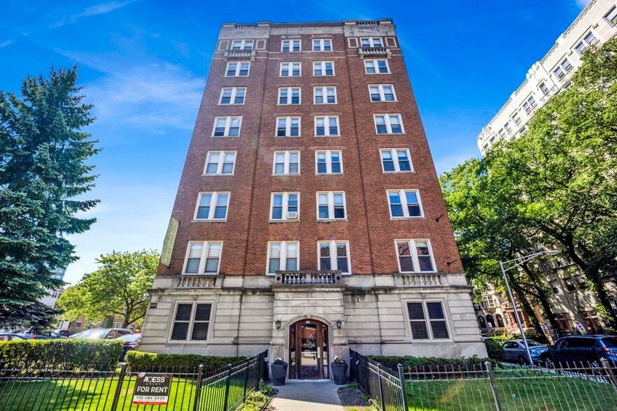 More Photos Of 1401 E Hyde Park Blvd, Chicago Apartments For Sale