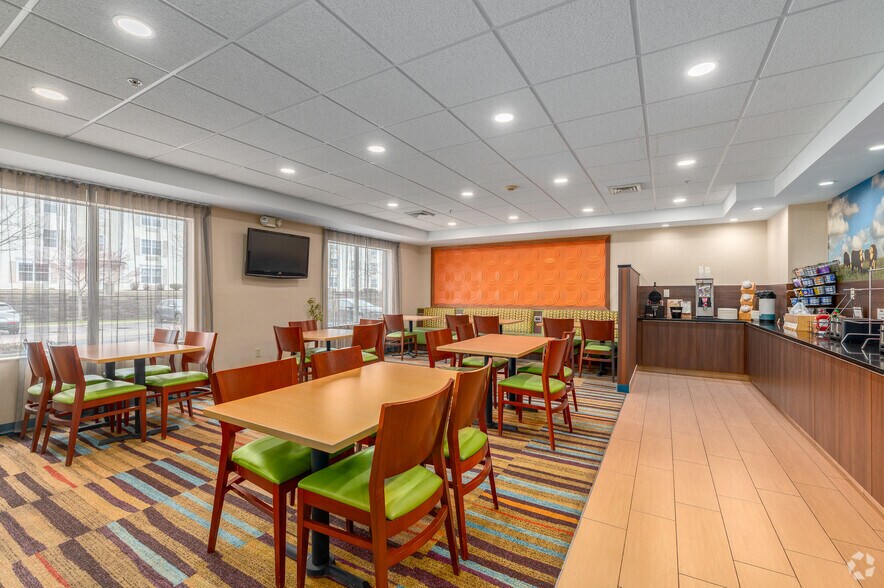 More Photos Of 9783 State Route 14, Streetsboro Hotel For Sale