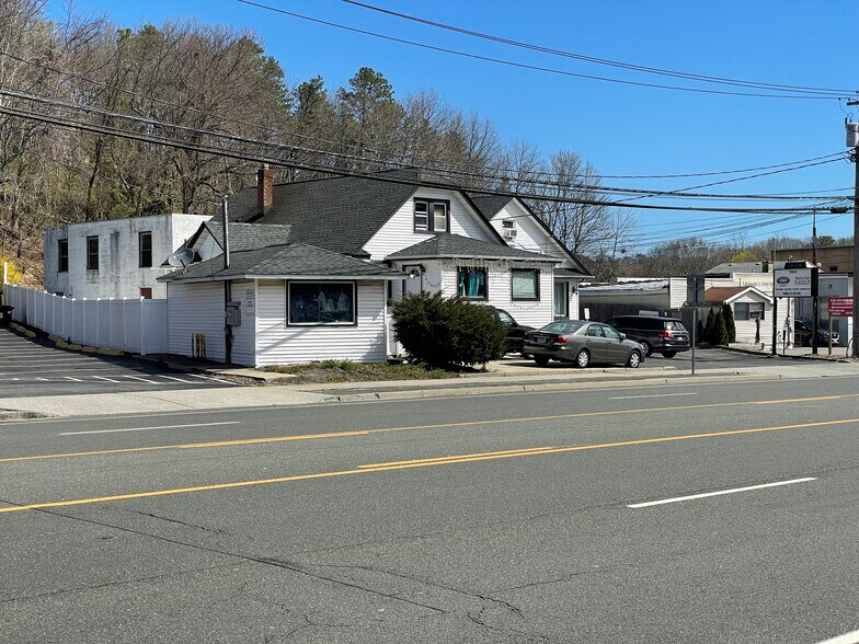 More Photos Of 1029 W Jericho Tpke, Smithtown Showroom For Sale