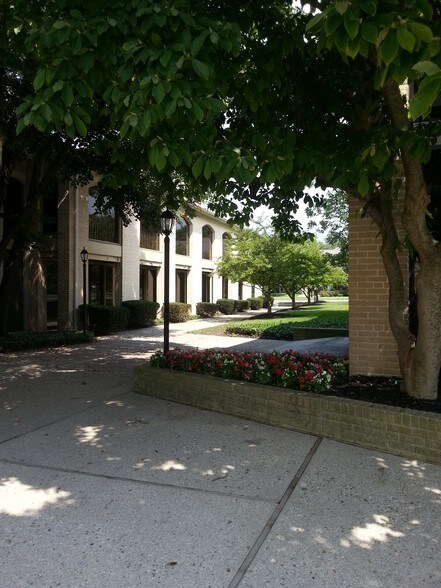 More Photos Of 3040 Riverside Dr, Upper Arlington Office For Lease