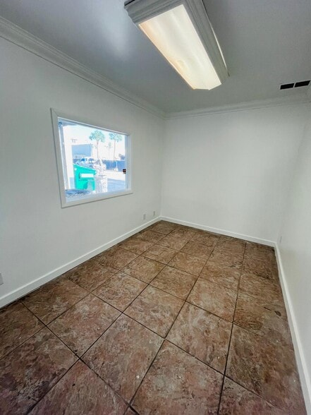 More Photos Of 810 NW 1st Ave, Boca Raton Warehouse For Lease