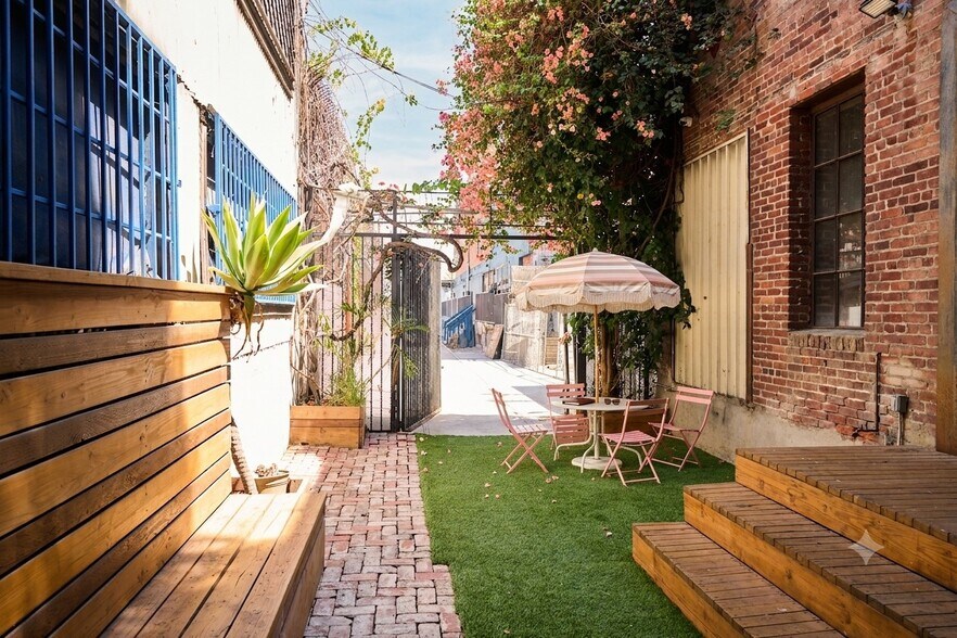 More Photos Of 1327 Willow St, Los Angeles Office For Sale