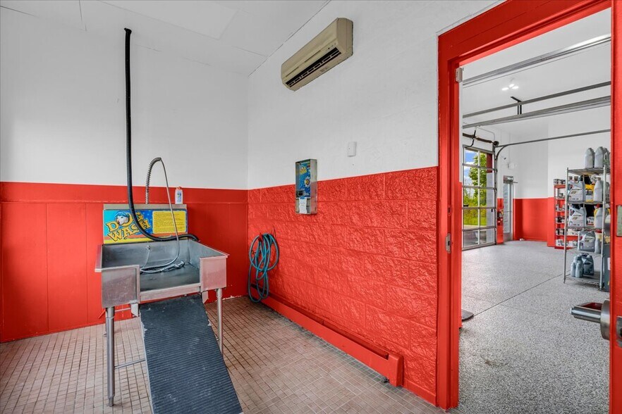 More Photos Of 1000 Shortcut Rd, Marine City Freestanding For Sale