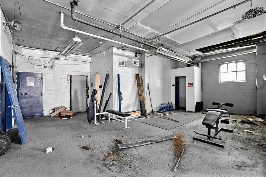 More Photos Of 12925 Auburn St, Detroit Warehouse For Sale