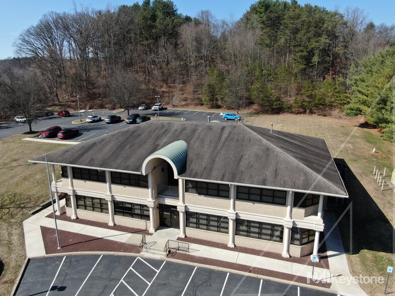 More Photos Of 2433 Morgantown Rd, Reading Office For Lease