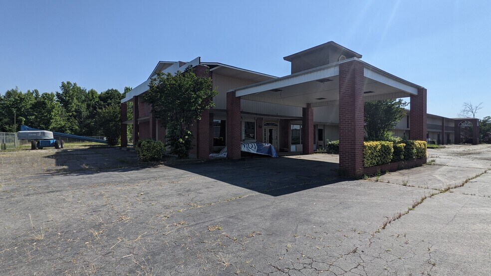 More Photos Of 107-n N Rand Dr, Searcy Hotel For Sale