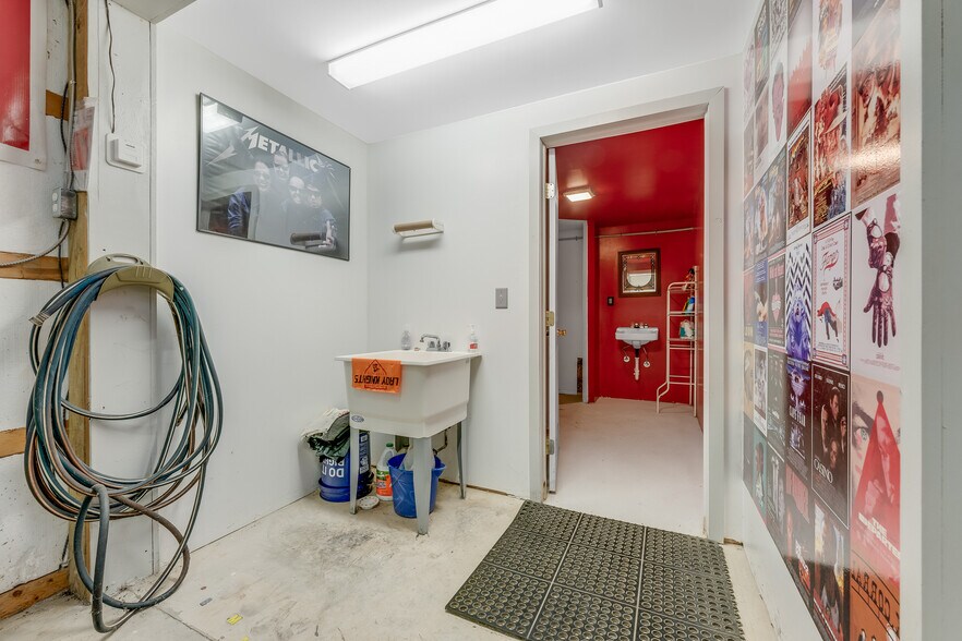 More Photos Of 216 Maryland Ave, Nutter Fort Warehouse For Sale