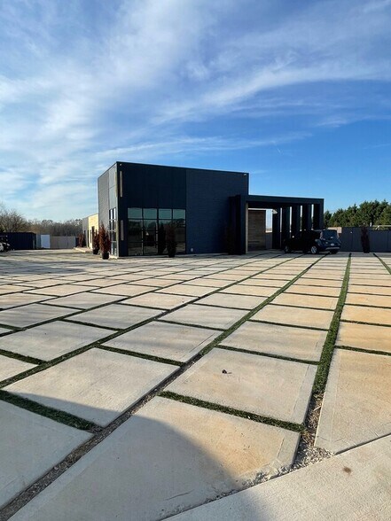 More Photos Of 7931 Valley Falls Rd, Spartanburg Loft Creative Space For Lease