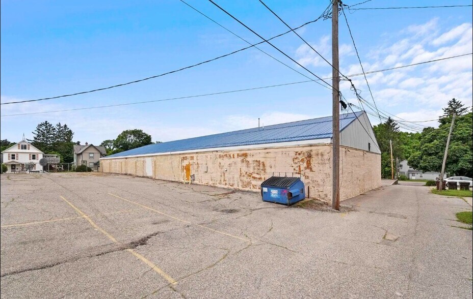 More Photos Of 310 N Michigan Ave, Big Rapids Freestanding For Sale