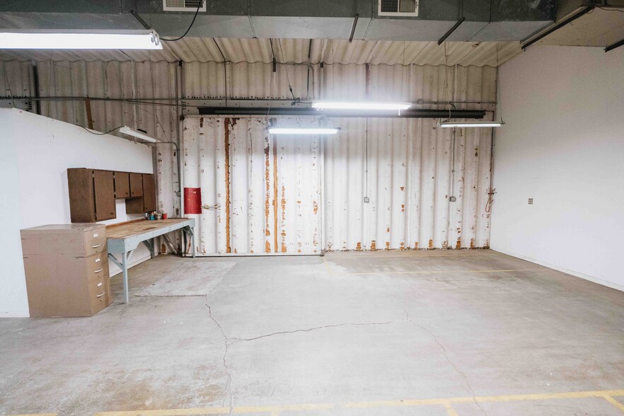 More Photos Of 2565 16th Ave, Columbus Light Manufacturing For Sale
