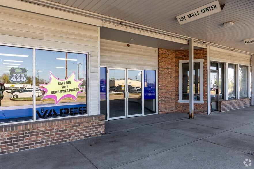 More Photos Of 415-659 S Breiel Blvd, Middletown Storefront For Lease