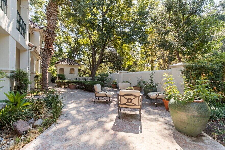 More Photos Of 131 Saint Dennis Ave, Alamo Heights Multifamily For Sale