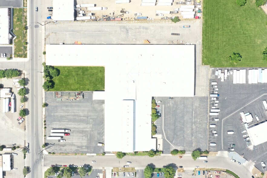 More Photos Of 2651 E Byrd Ave, Fresno Warehouse For Lease