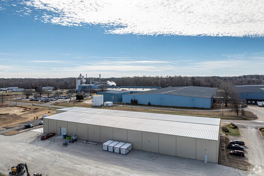 More Photos Of 137 Industrial Blvd, Toano Warehouse For Lease
