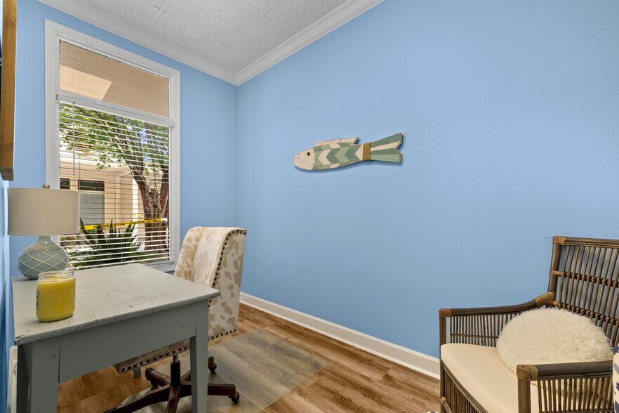 More Photos Of 913 Gulf Breeze Pky, Gulf Breeze Storefront Retail Office For Sale