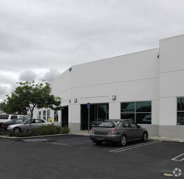 Primary Photo Of 3065 Edinger Ave, Tustin Light Manufacturing For Sale