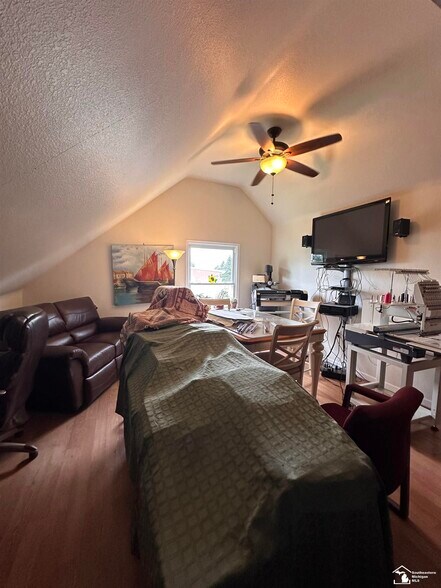 More Photos Of 420-440 Carey St, Deerfield Manufacturing For Sale