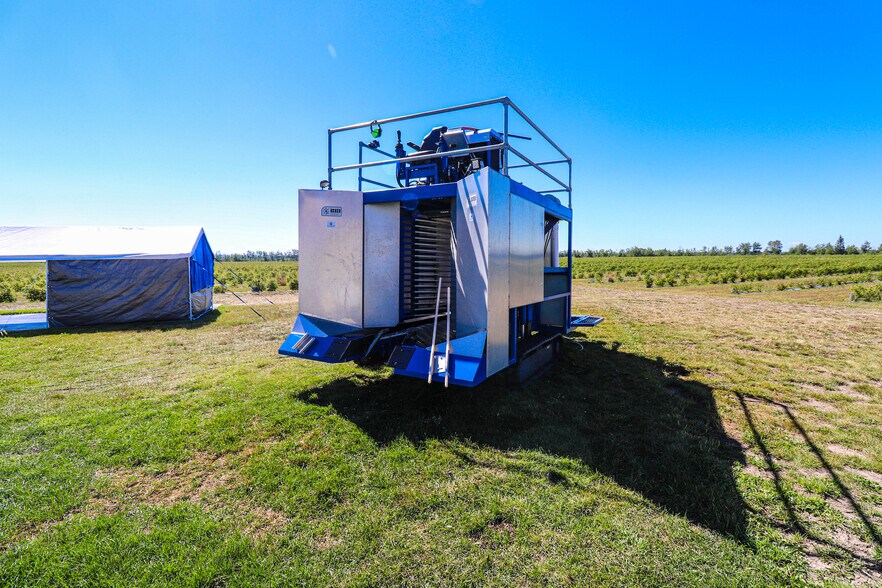 More Photos Of 705068 82 -1, Wembley General Retail For Sale