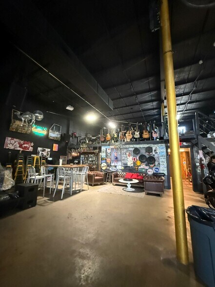 More Photos Of 310 NW 71st St, Miami Warehouse For Sale