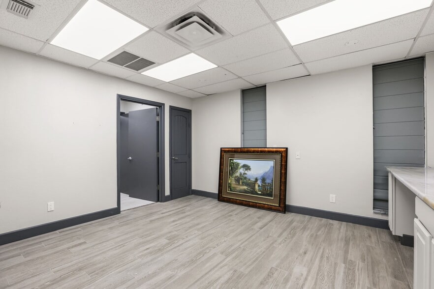 More Photos Of 901 N Grove St, Eustis Medical For Sale